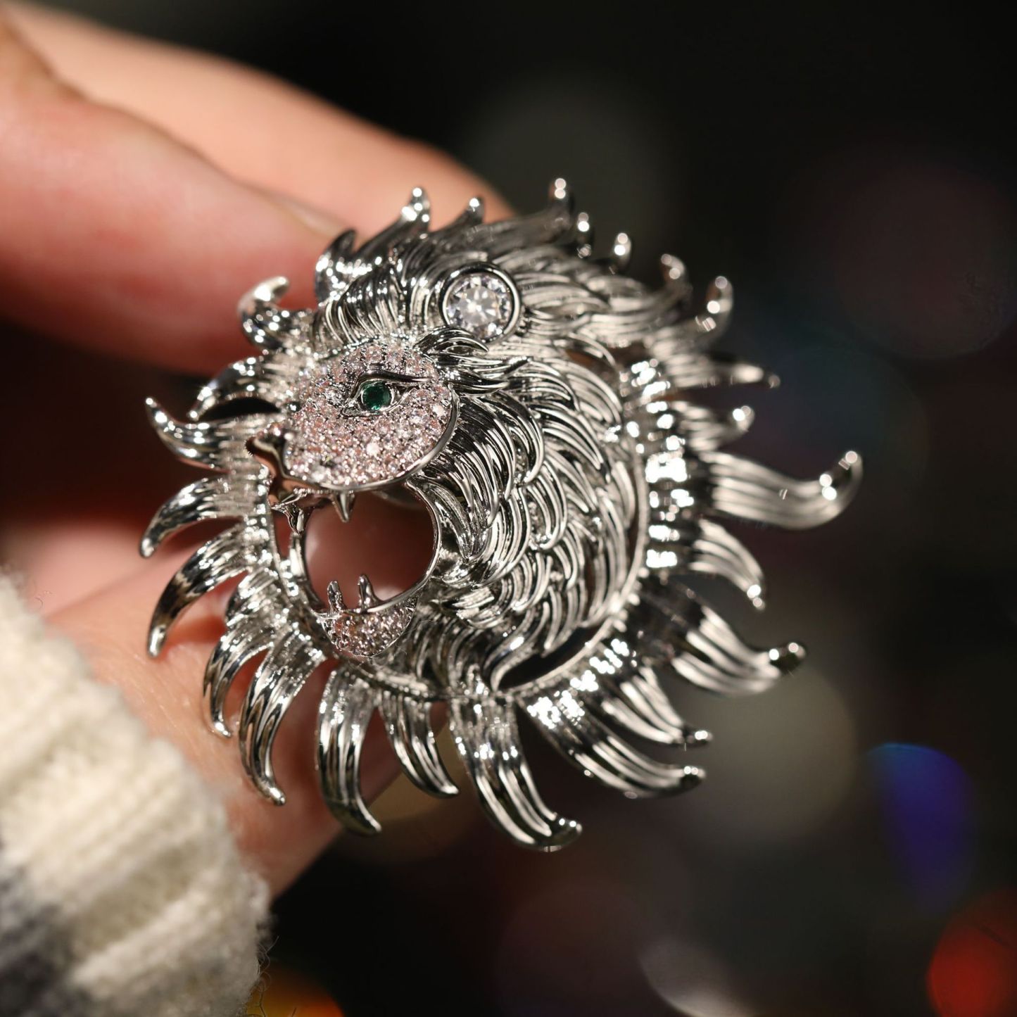 Bold Lion Magnetic Brooch