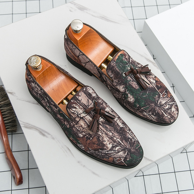 Men's embroidered tassel loafers