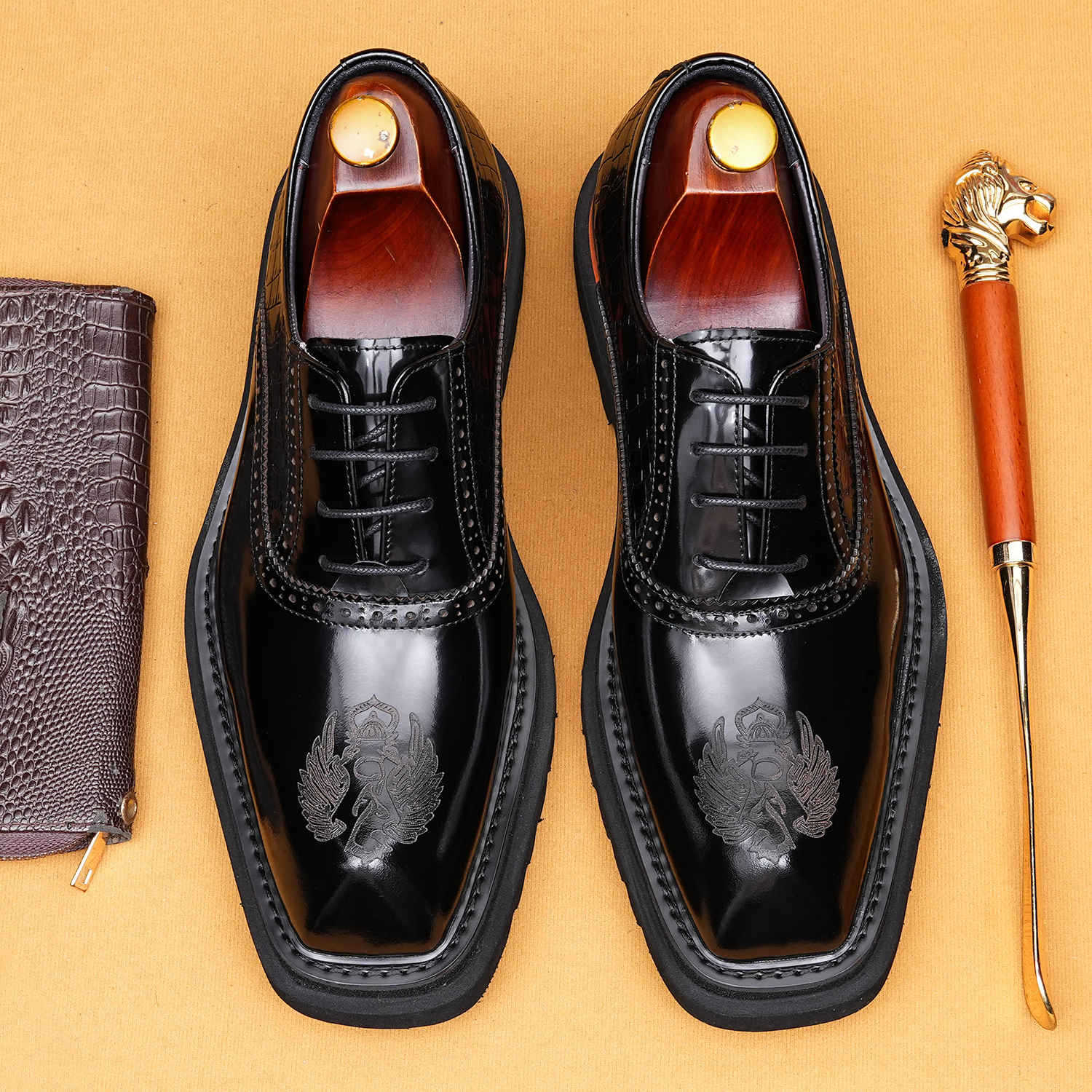 Men’s Croc‑Embossed Oxford Dress Shoes | Heraldic Emblem Square‑Toe Rugged Thick Sole Leather Shoes