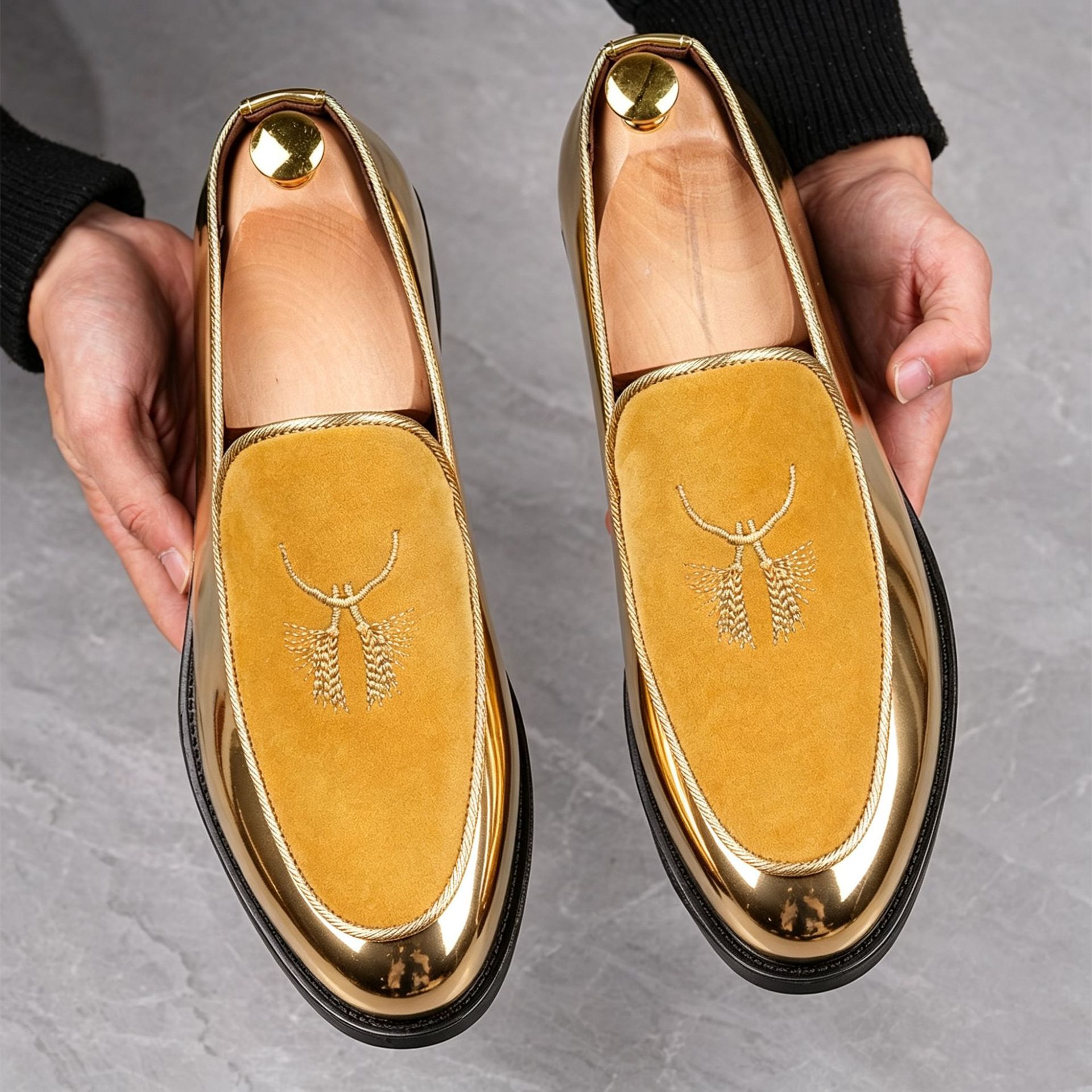 Men's Embroidered Casual Loafers