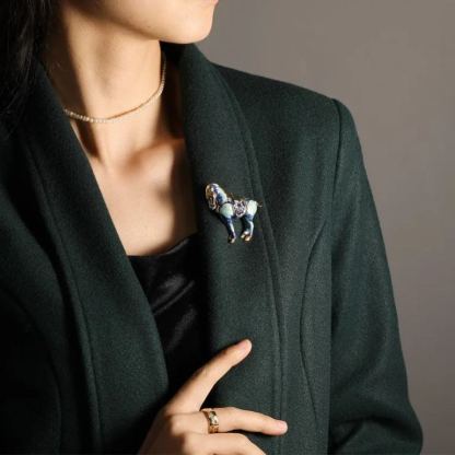 Oil painting horse zodiac brooch, suitable for both men and women.