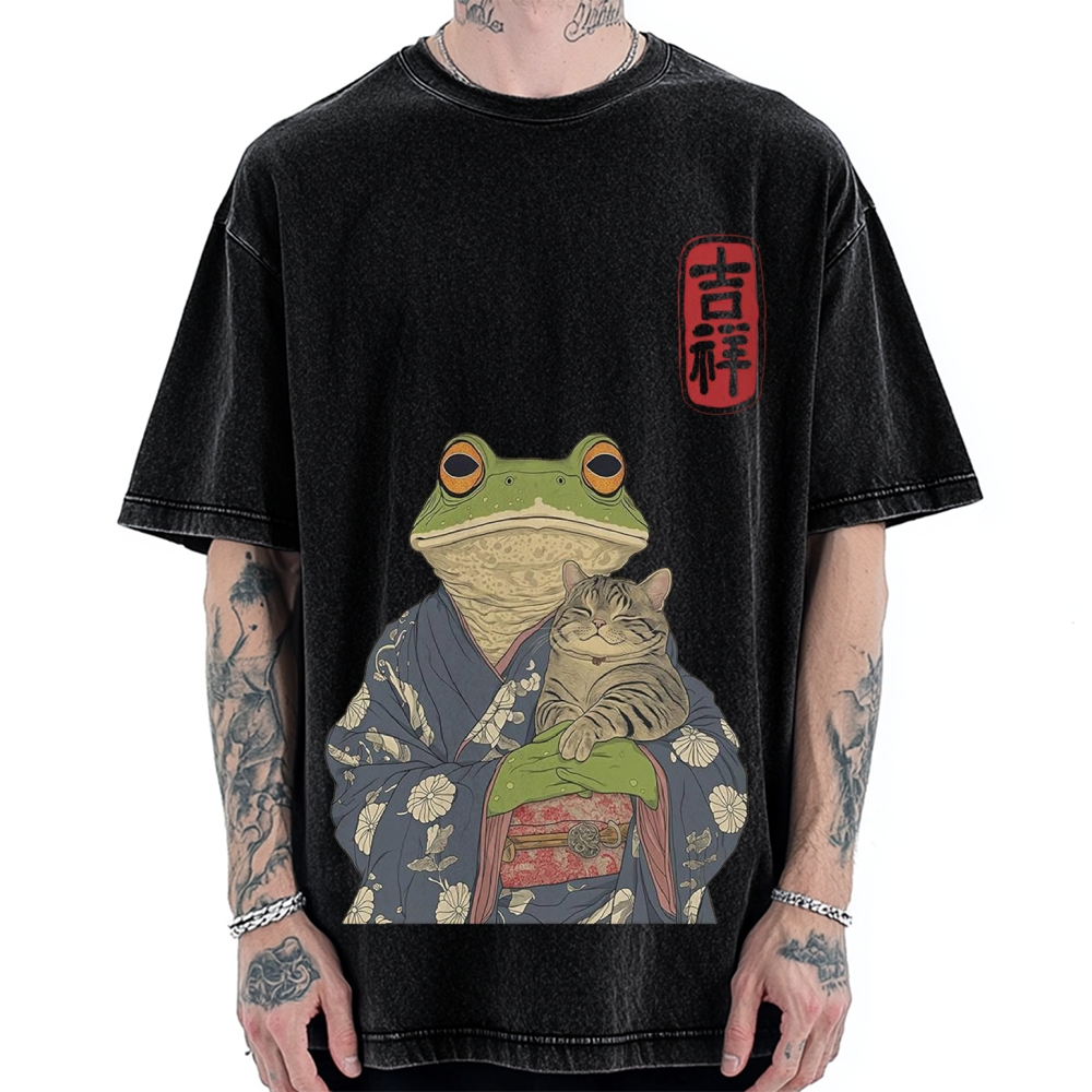 Frog Hugging Cat Ukiyo-e Style Japanese Traditional Art Vintage Washed T-shirt