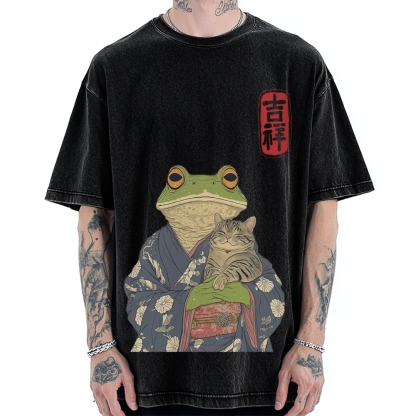 Frog Hugging Cat Ukiyo-e Style Japanese Traditional Art Vintage Washed T-shirt