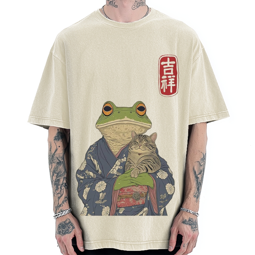 Frog Hugging Cat Ukiyo-e Style Japanese Traditional Art Vintage Washed T-shirt