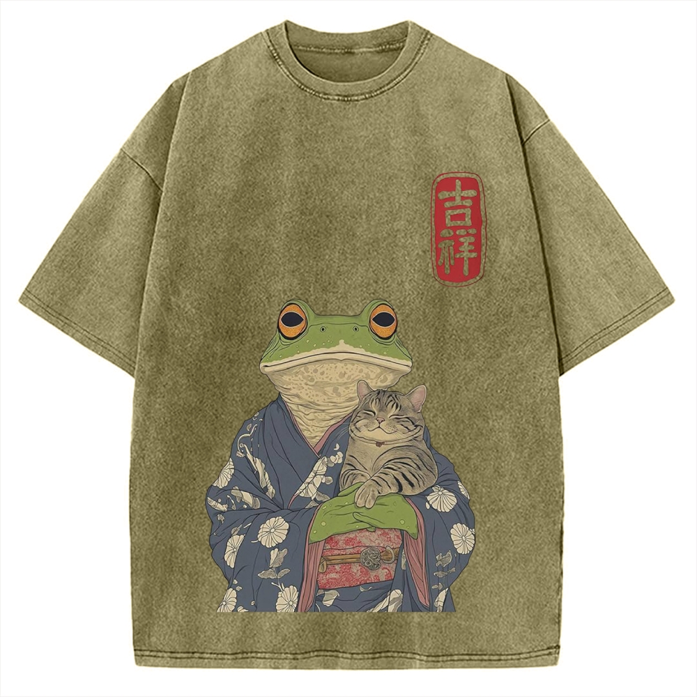 Frog Hugging Cat Ukiyo-e Style Japanese Traditional Art Vintage Washed T-shirt