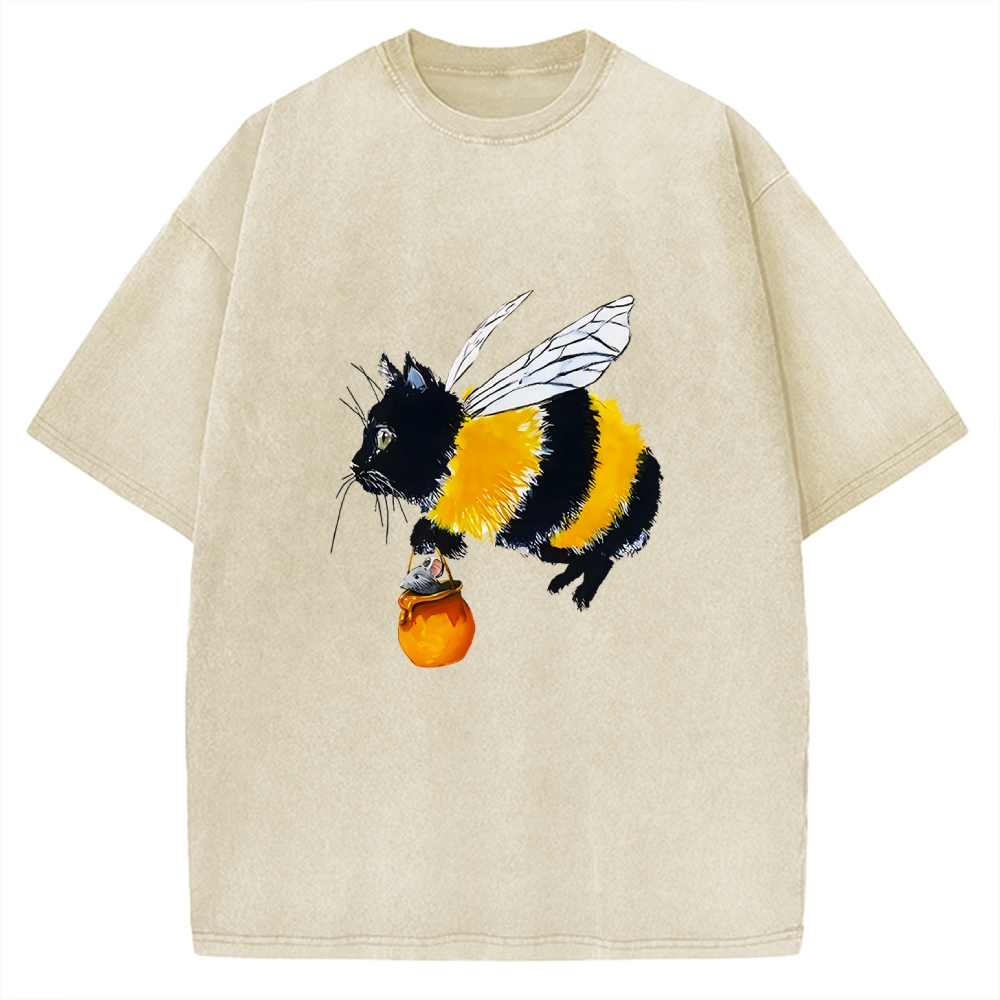 Funny Bee Cat Catching Mouse Vintage Washed T-shirt