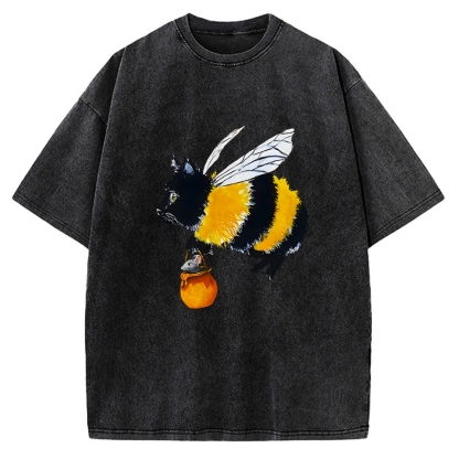 Funny Bee Cat Catching Mouse Vintage Washed T-shirt