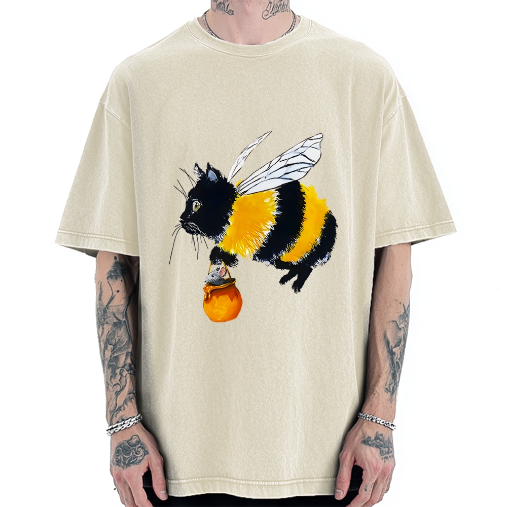 Funny Bee Cat Catching Mouse Vintage Washed T-shirt