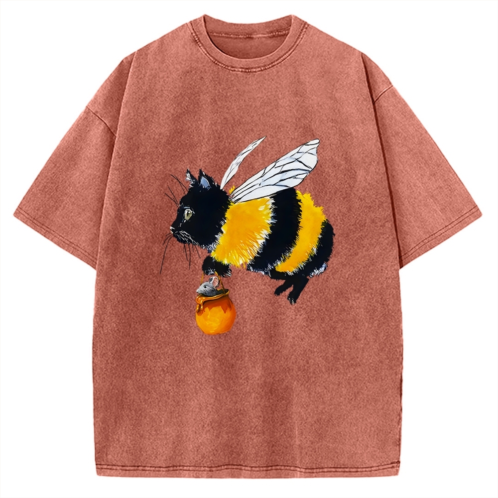 Funny Bee Cat Catching Mouse Vintage Washed T-shirt
