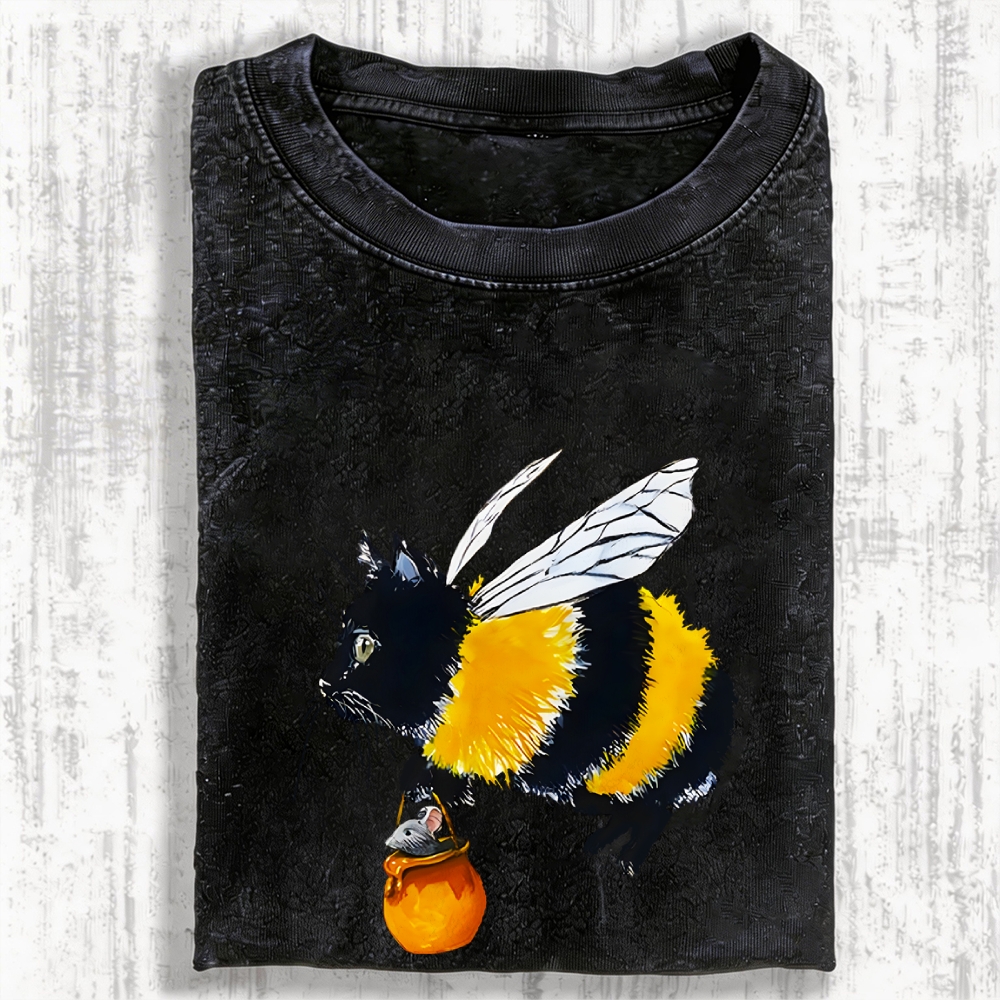 Funny Bee Cat Catching Mouse Vintage Washed T-shirt