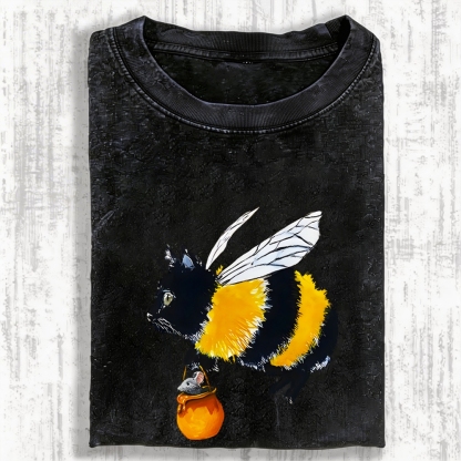 Funny Bee Cat Catching Mouse Vintage Washed T-shirt