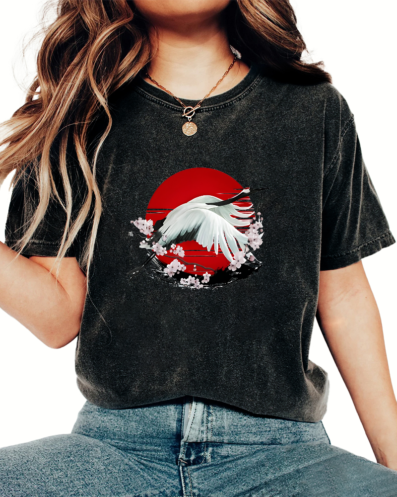 Japanese Flying Crane Pattern Vintage Distressed T-shirt-Zazasy