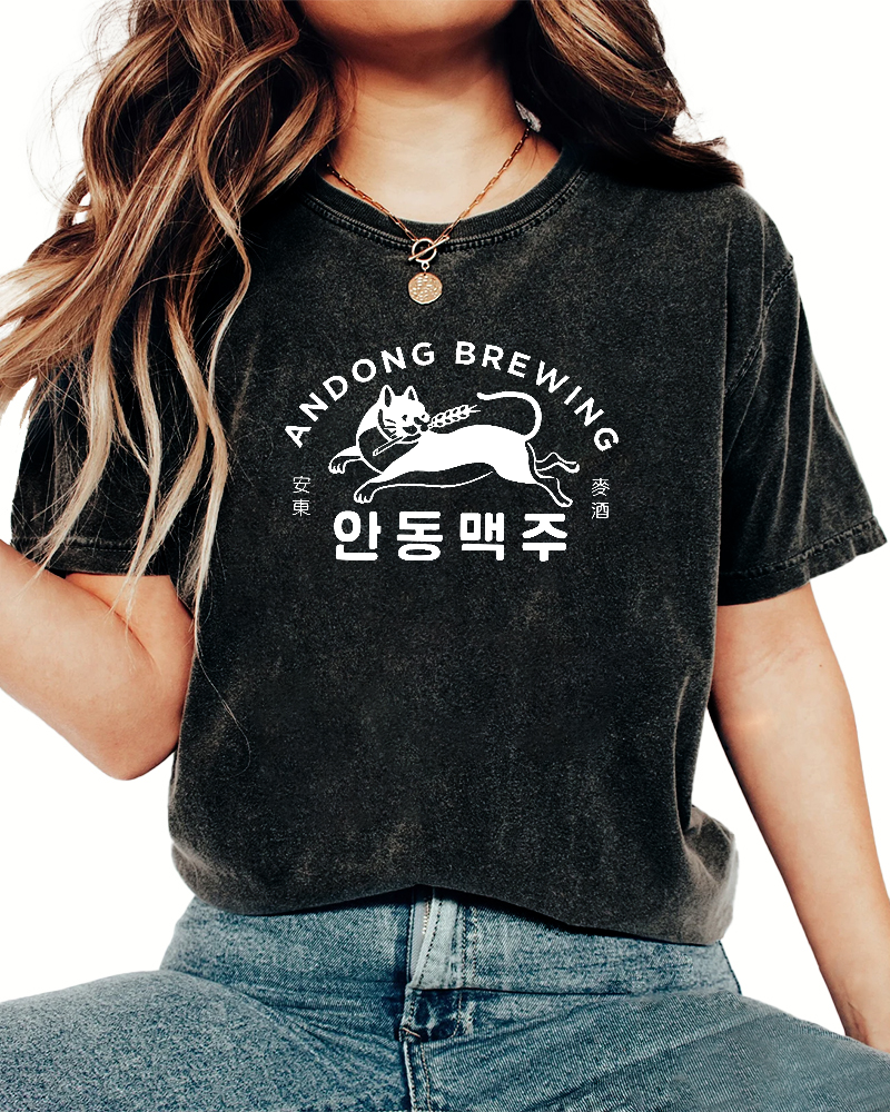 Japanese character cat pattern Vintage Distressed T-shirt-Zazasy