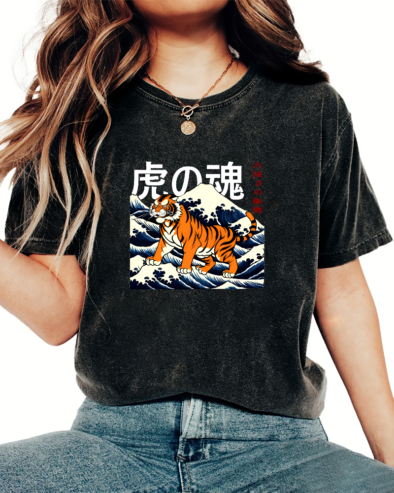 Japanese Tiger Soul Pattern Vintage Distressed T-shirt-Zazasy