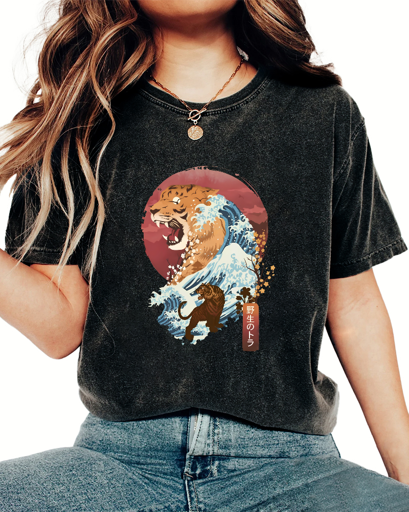 Tiger in Japanese Waves Vintage Distressed T-shirt-Zazasy