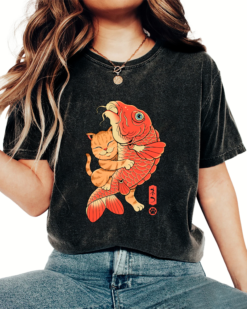 Japanese Style Cat Holding Koi Fish Vintage Distressed T-shirt-Zazasy