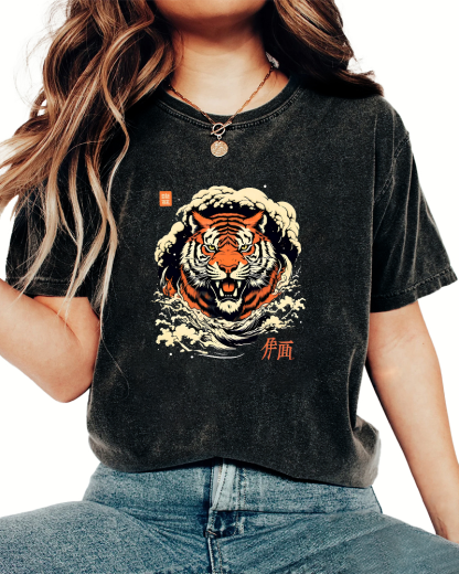 Japanese Tiger Head Pattern Vintage Distressed T-shirt-Zazasy