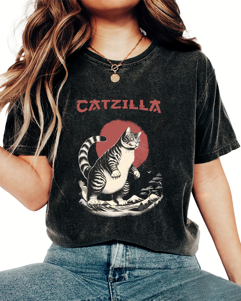 Japanese Cute Cat Vintage Distressed T-shirt-Zazasy