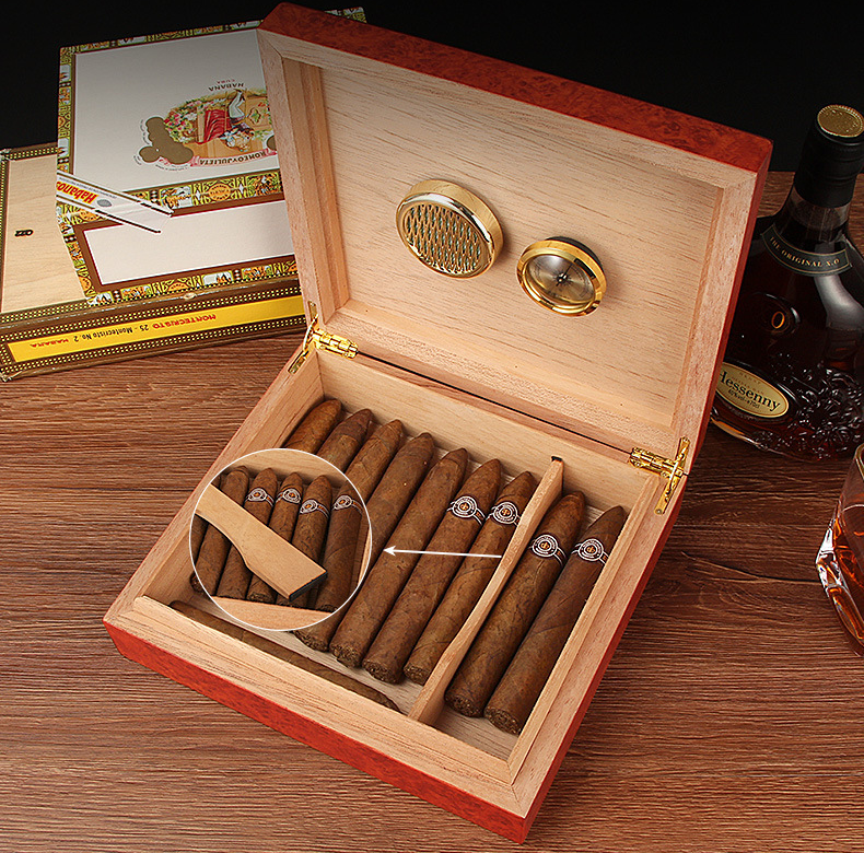 Cedar Wood Premium Cigar Storage Baked Lacquer Humidor（20-30 Cigars）