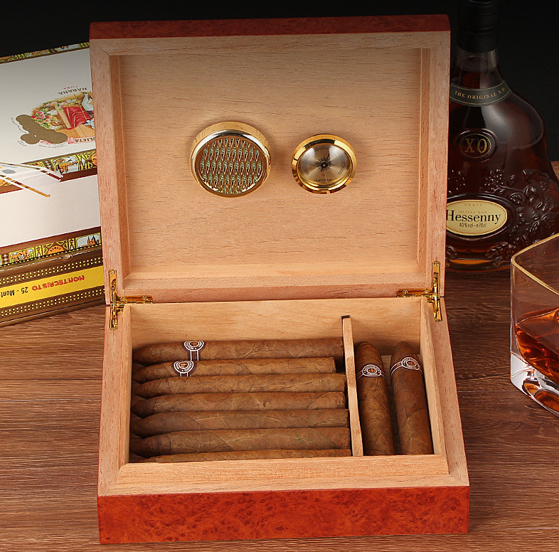 Cedar Wood Premium Cigar Storage Baked Lacquer Humidor（20-30 Cigars）