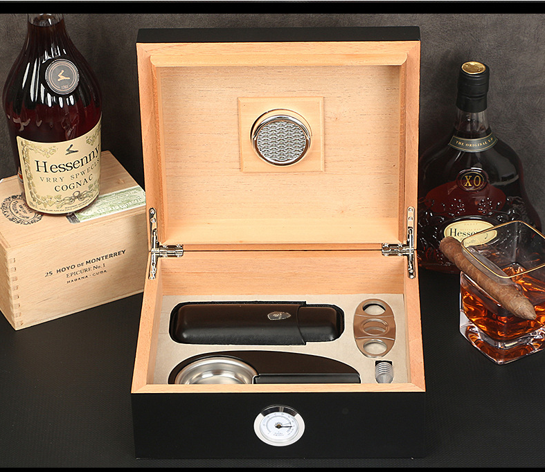 Benjamin Portable Cigar Humidor Set-35 Cigars