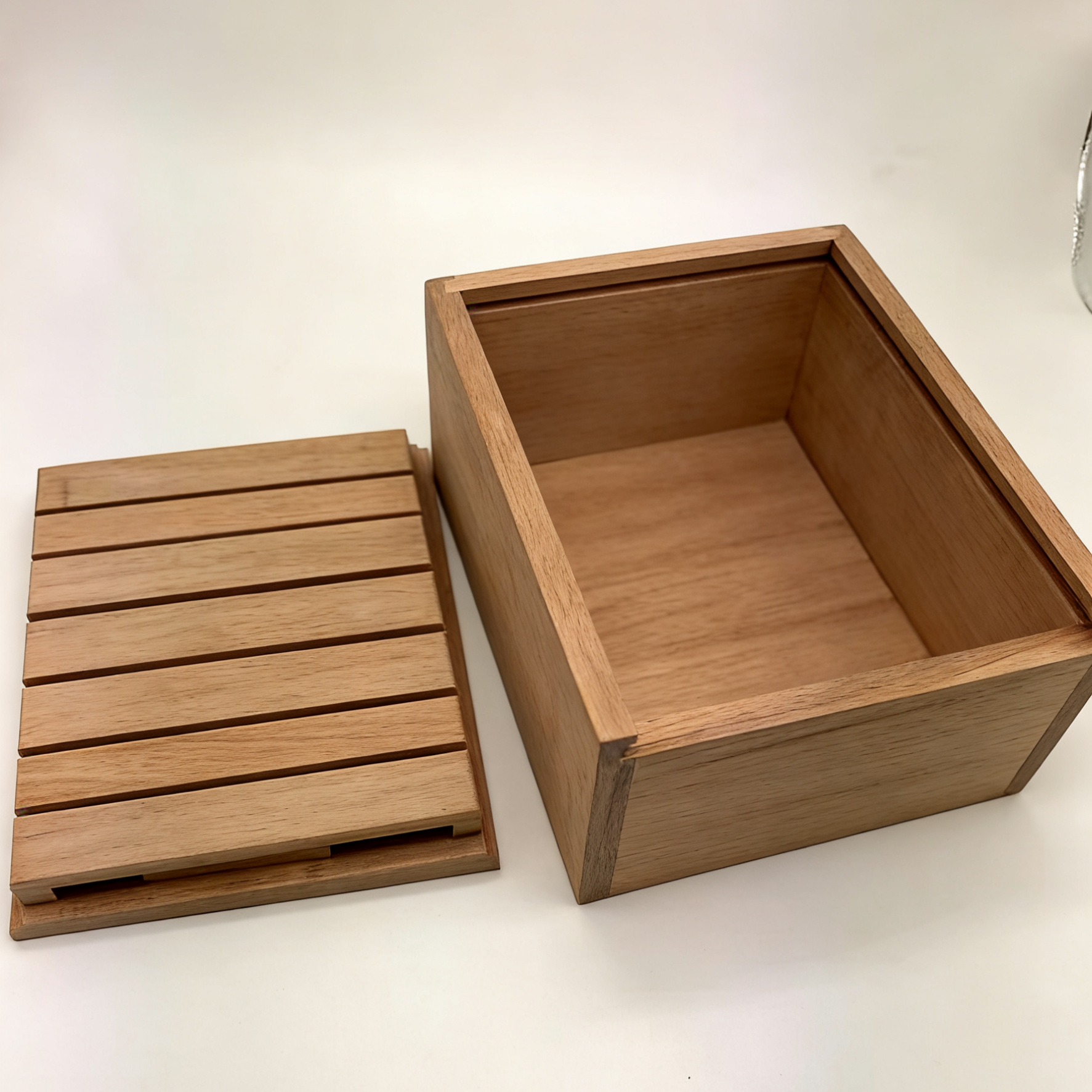 Benjamin Spanish Cedar Humidor – Slide Lid Box