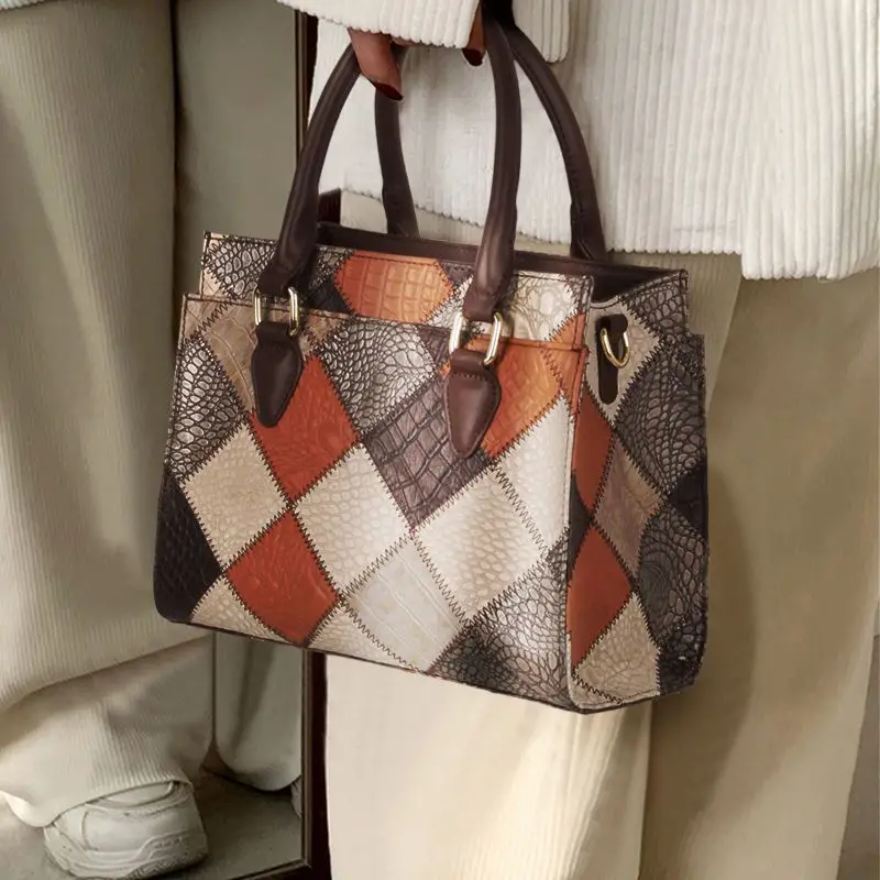🎁 ¡Descuento del 48% en todos los productos!LujoEspléndido🌟💼Bolso de mano de cuero genuino retro, bolso de mano con costuras de bloques de color, bolso cruzado con patrón de rombos para mujeres