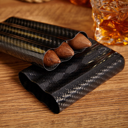 Carbon Fiber Cigar Case Humidors Tube Holder Storage Box Travel Case Modern Lightweight Portable Elegant Ideal for Travelers