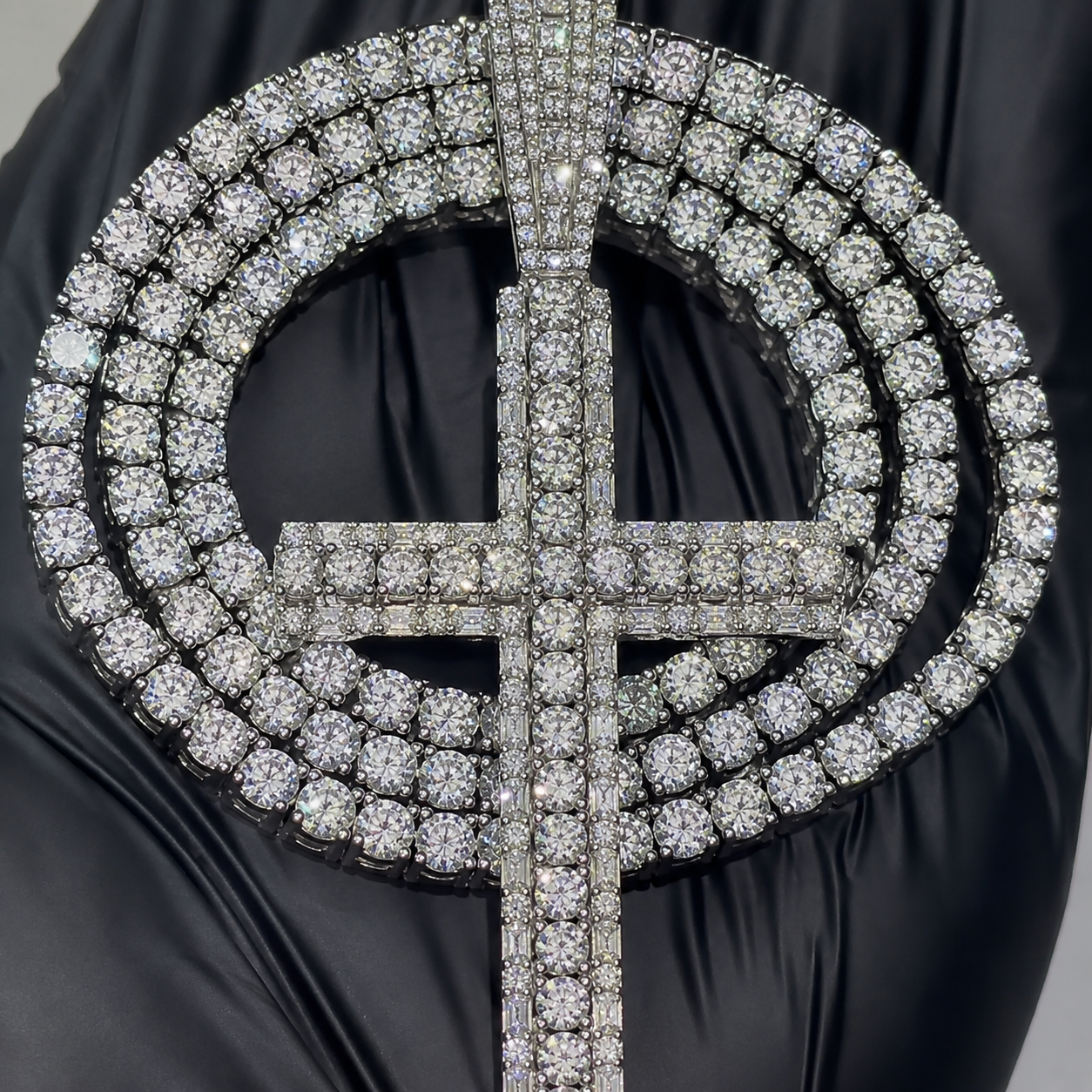 Iced-out circular cross pendant with CZ  hip hop jewelry design