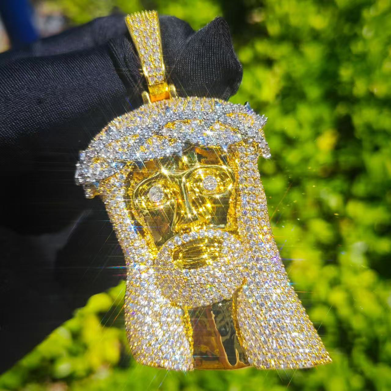 gold & white gold Crown Jesus pendant jewelry styling