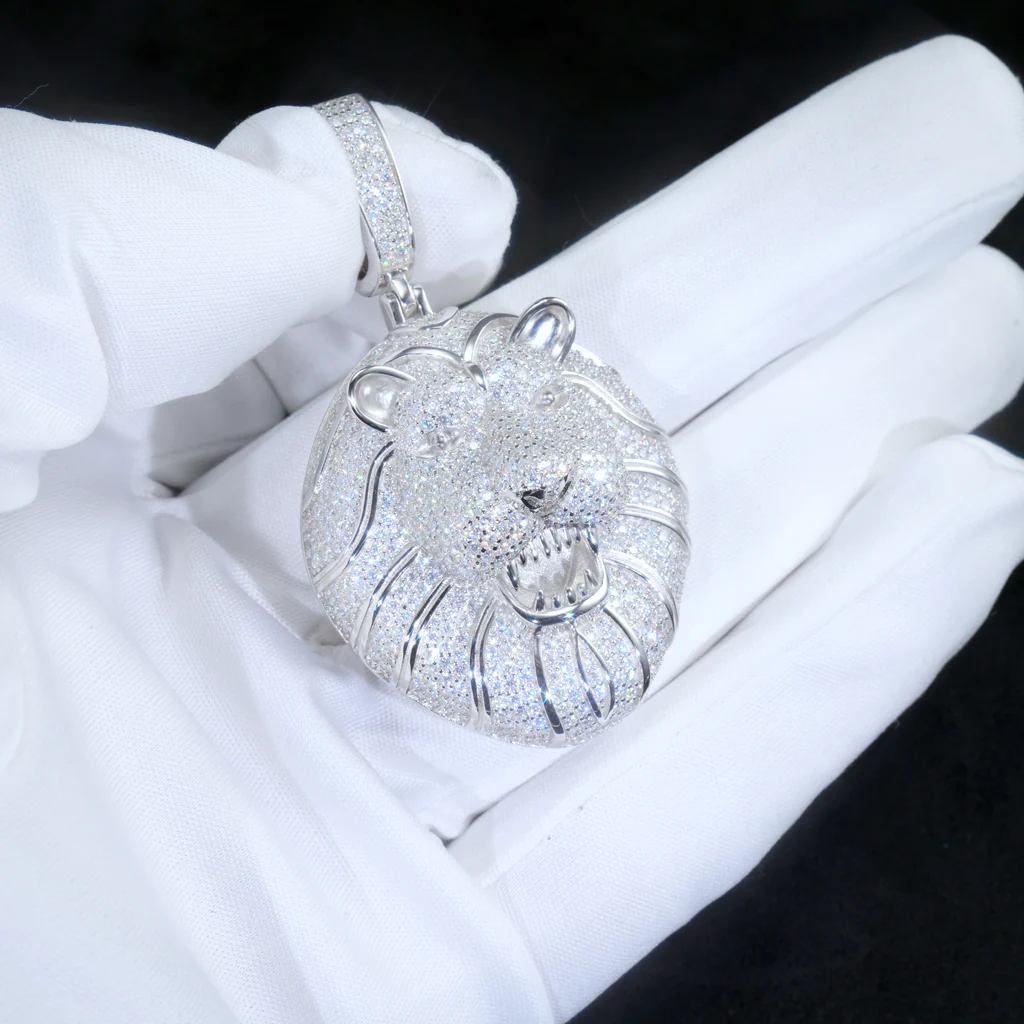 close up royal lion pendant stone details