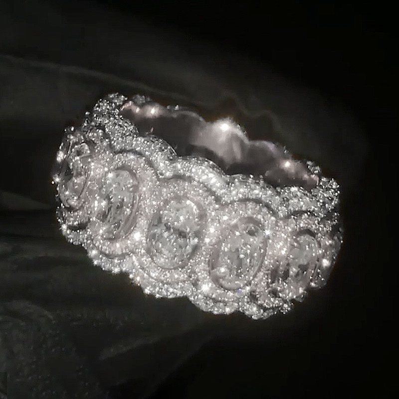 Moissanite Patterned Edge Design Oval Goose Egg Diamond Ring