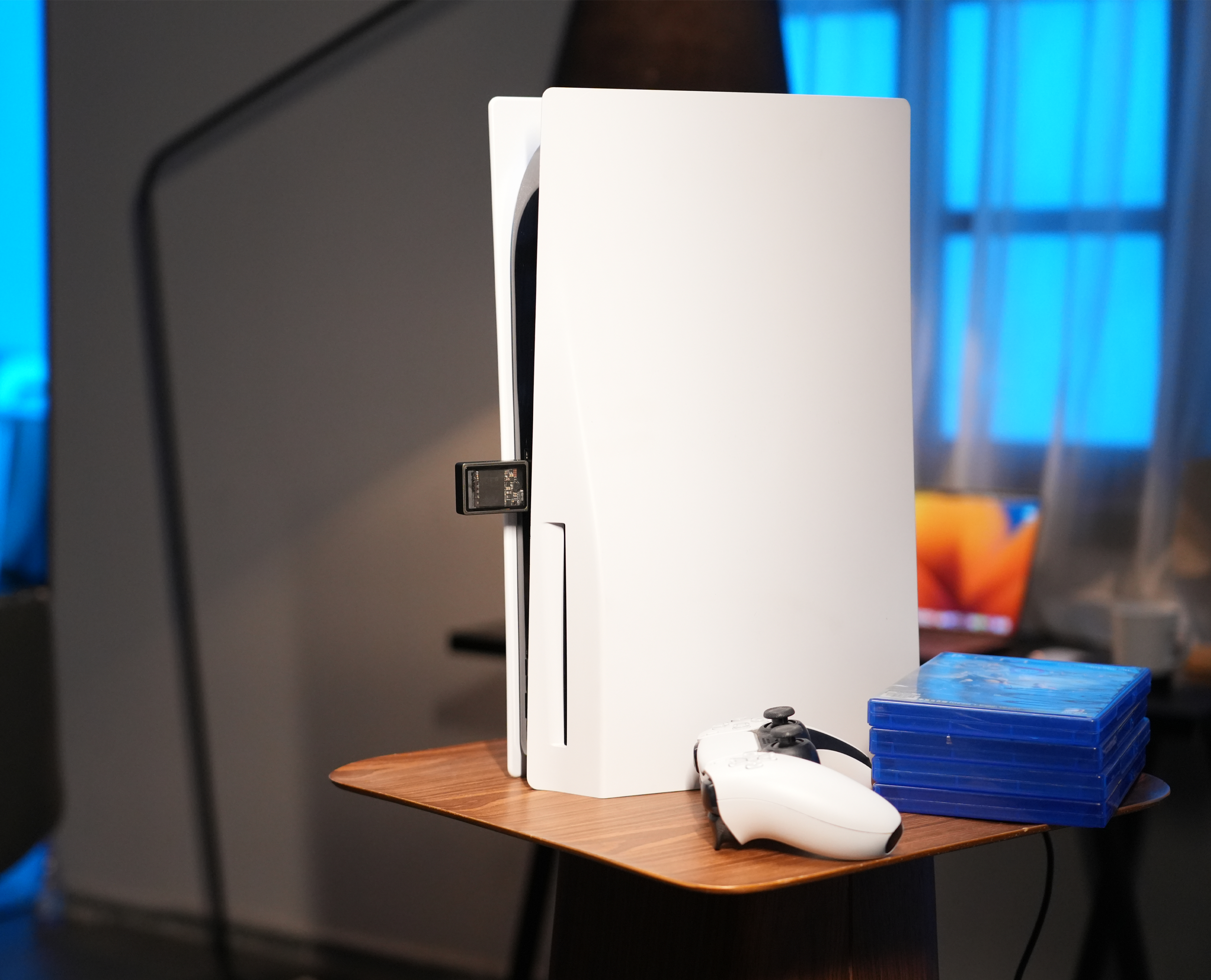 {"default":"USB-C-Anschluss der PS5 mit SHARGE Disk verbunden."}