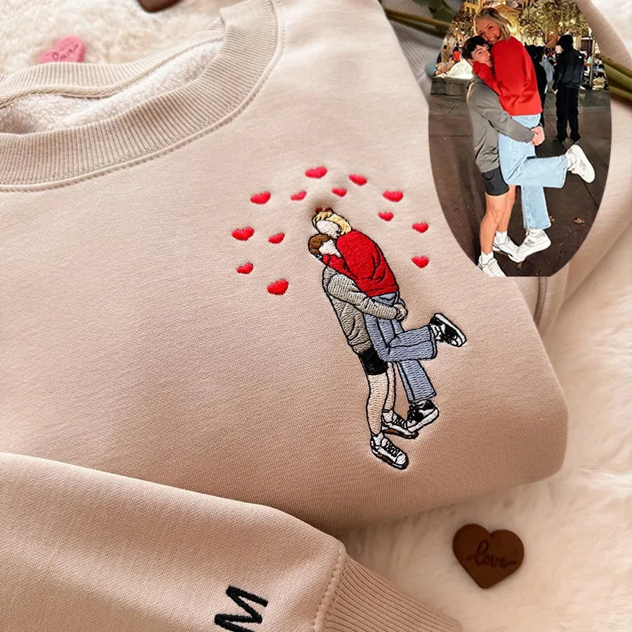 Custom Embroidered Mom Portrait Sweatshirt from Photo – Personalized New Mom or Mom & Kids Portrait, Heartfelt Background, Perfect Family Gift