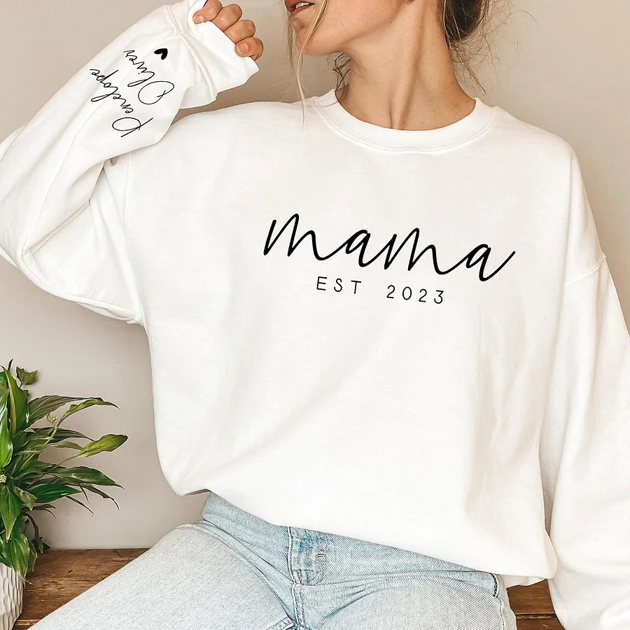 Minimalist Mama Sweatshirt with Date and Children Name