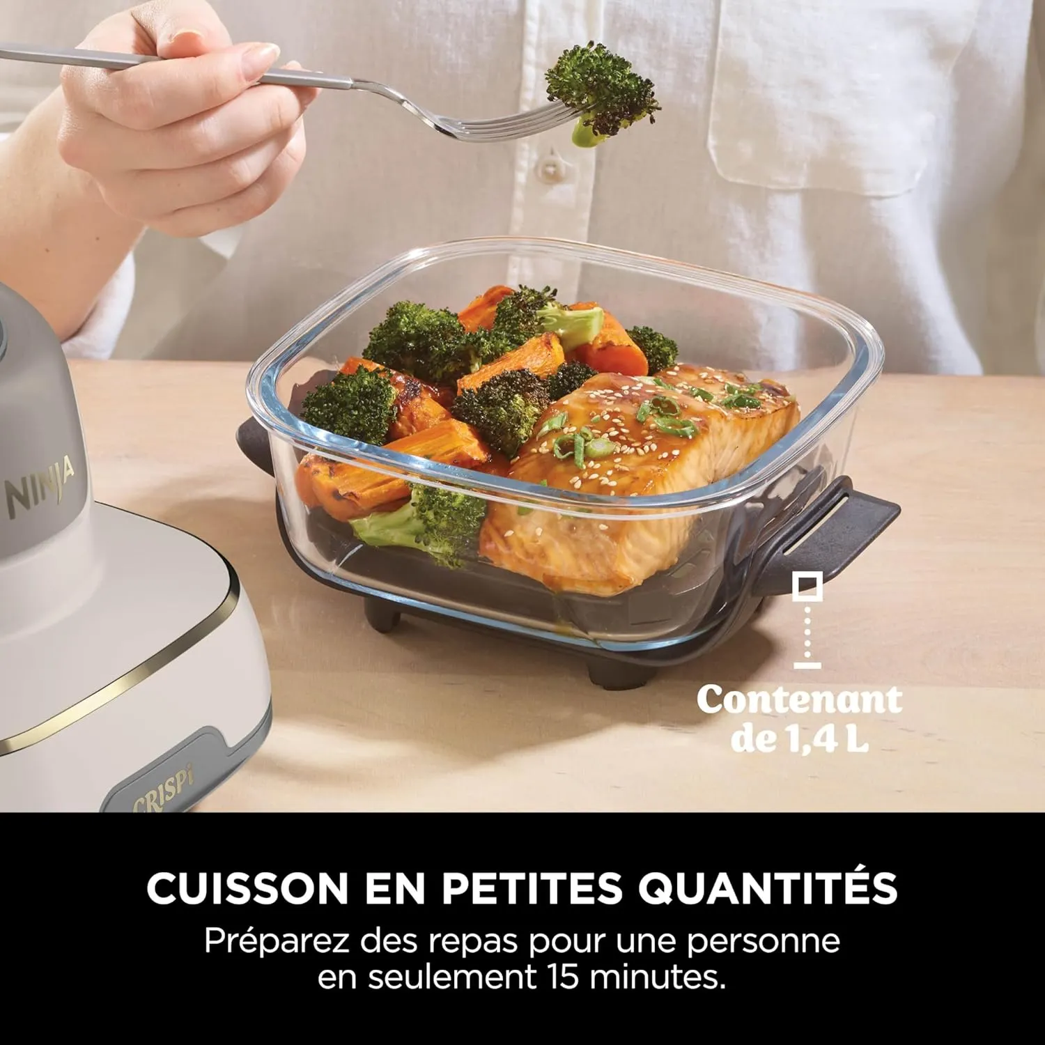 Ninja CRISPi Friteuse sans huile portable, 3,8L, 4-en-1 : Frire sans huile, Rôtir, Garder au chaud, Recroustiller, Design compact, 2 récipients avec couvercles, 1 700 W, Stone/or FN101EUSTGD