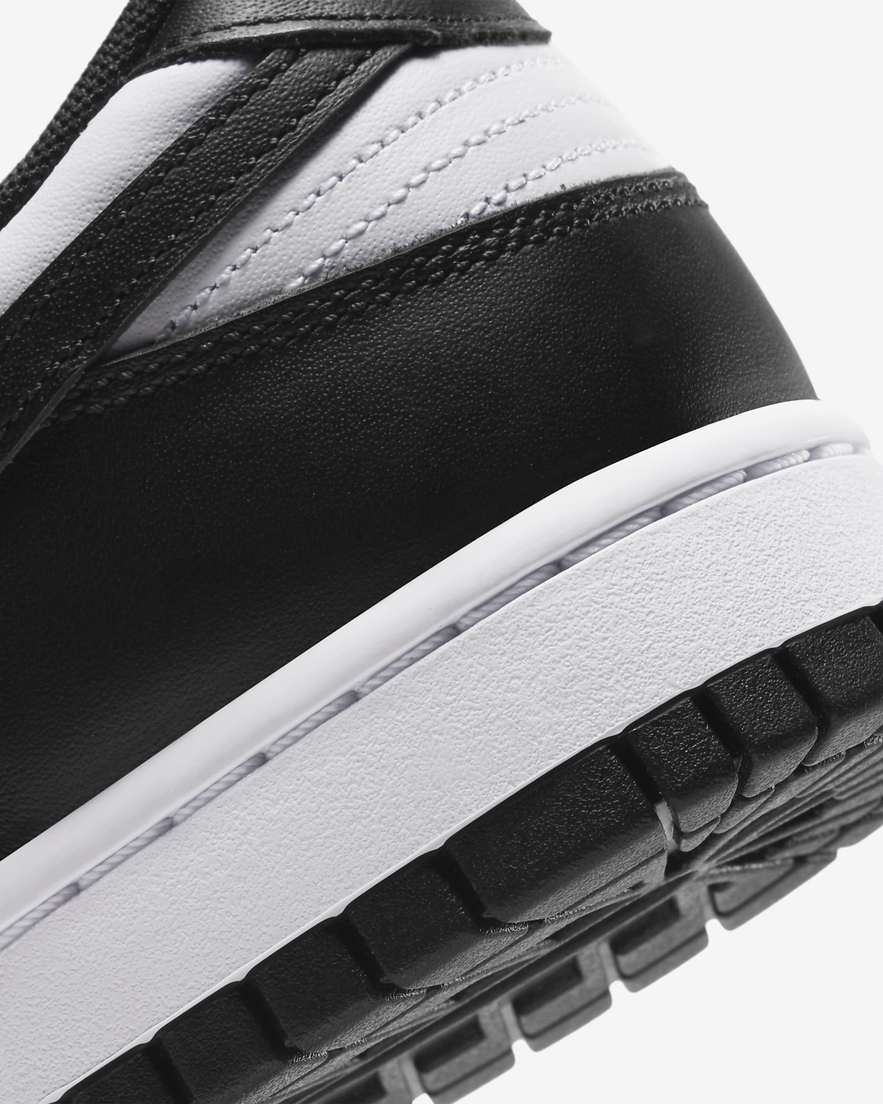 Nittgke Dunk Low White Black Panda