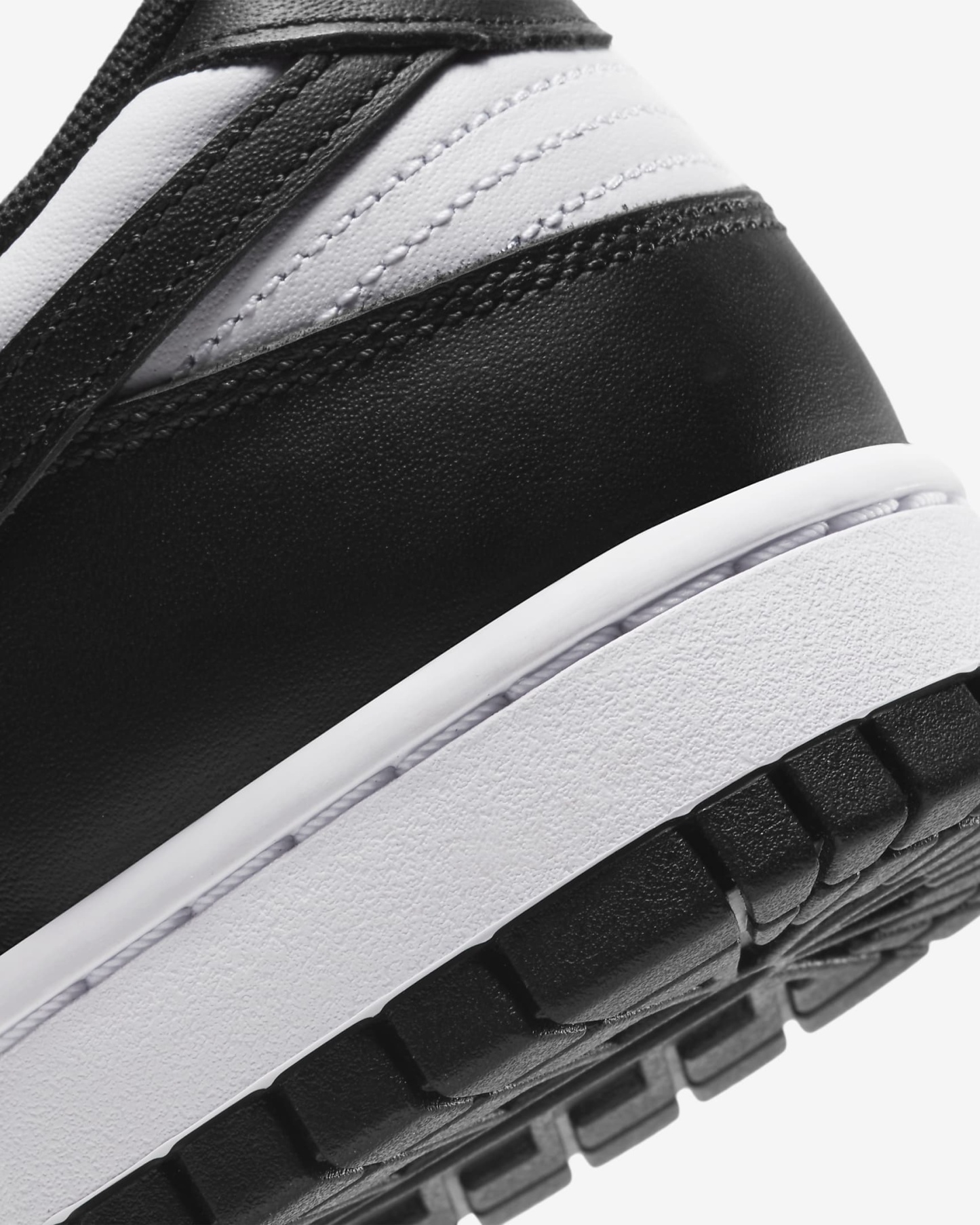 Nittgke Dunk Low White Black Panda
