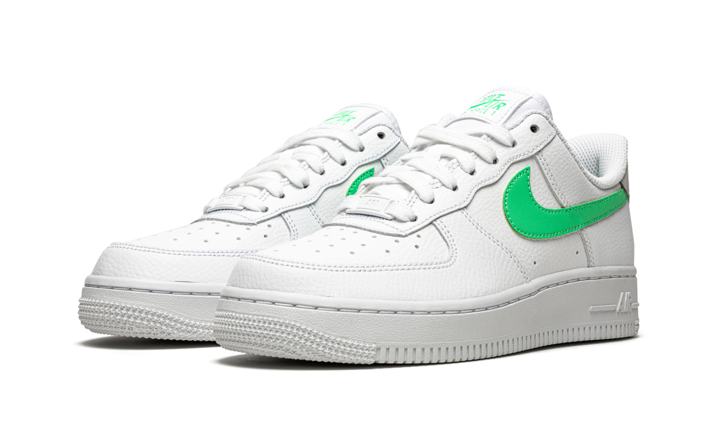 Nittgke Air Force 1 Low Green Glow (Women's)
