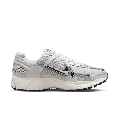 Nithtke Zoom Vomero 5 Photon Dust Metallic Silver