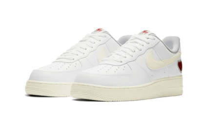 Nittgke Air Force 1 Low Valentine's Day (2021)