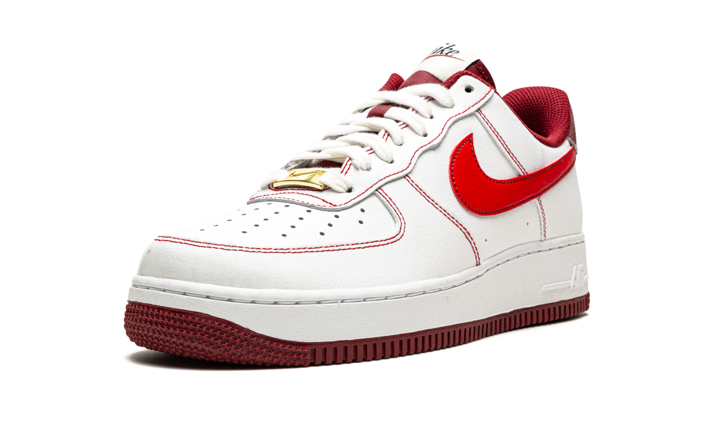 Nittgke Air Force 1 Low '07 First Use White Team Red