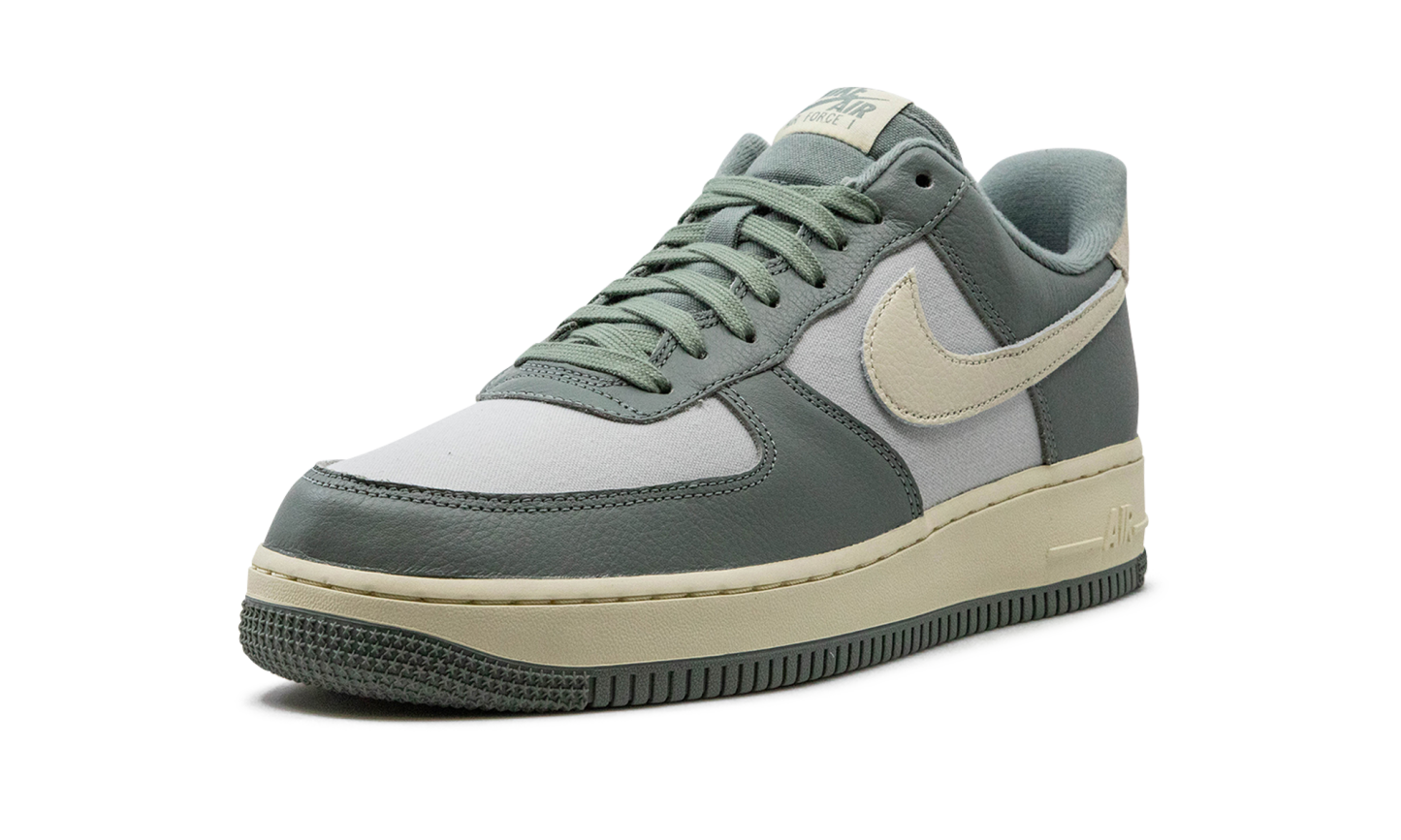 Nittgke Air Force 1 Low '07 LX Mica Green Coconut Milk