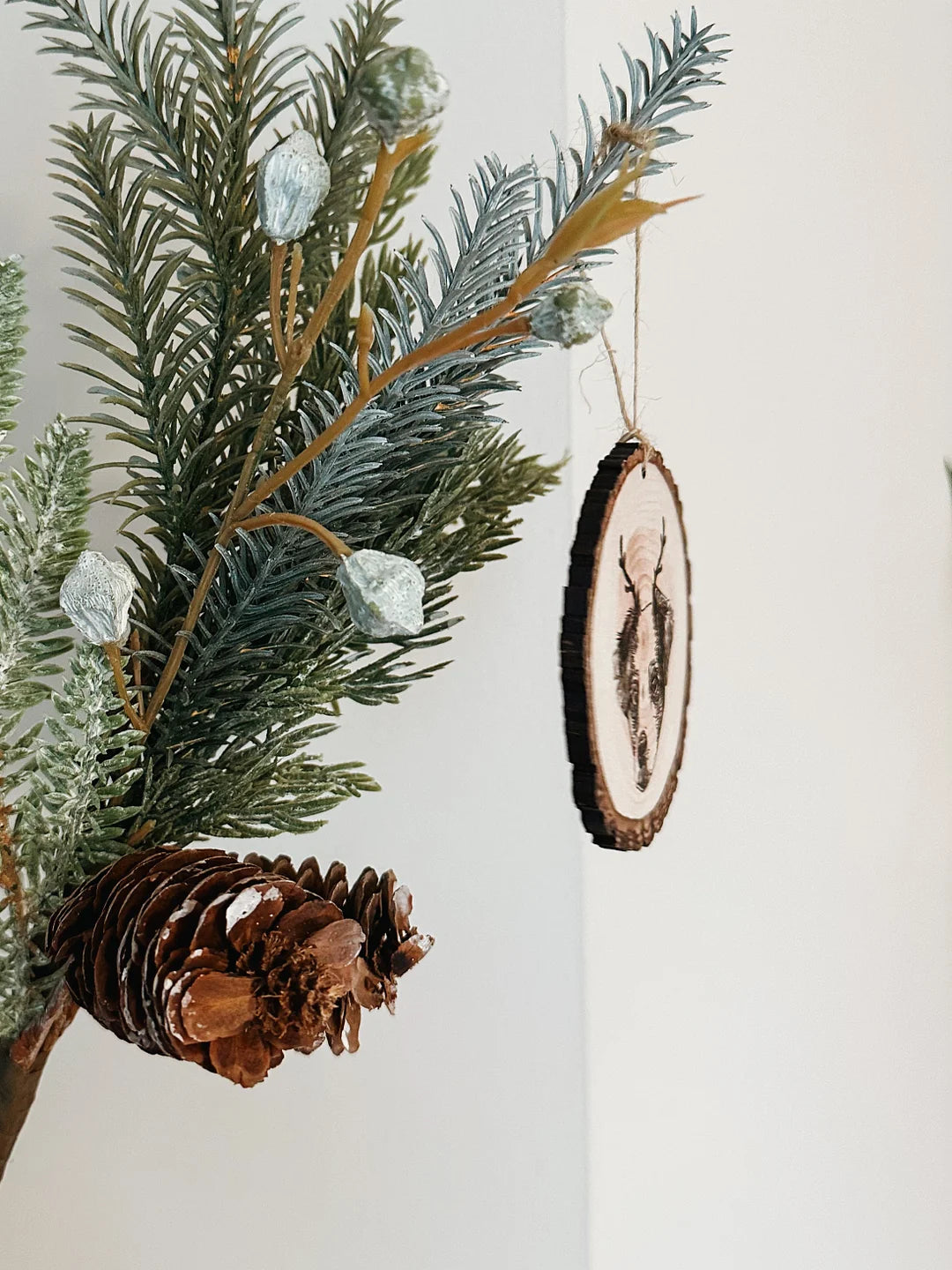 FAUX WOOD PET ORNAMENT-ilovevango