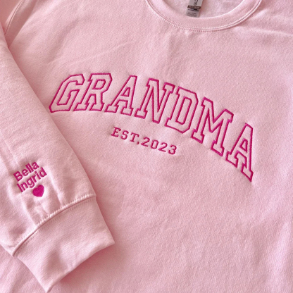 Custom Embroidered MAMA Sweatshirt with Kids Names on Sleeve – Mother’s Day Gift