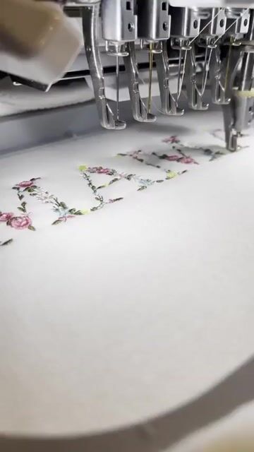 🌸 Custom Embroidered Floral Sweatshirt for Mom & Grandma - Comfort & Love Stitched In