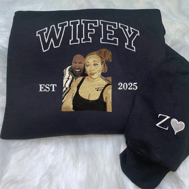 Personalized Photo with Facial Details & EST Year - Custom Embroidered Portrait Sweatshirt, Unique Gift for Loved Ones🧵💖