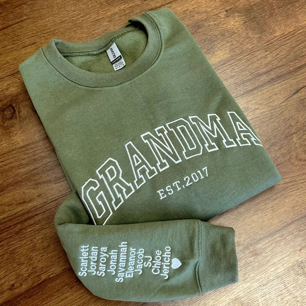 Custom Embroidered MAMA Sweatshirt with Kids Names on Sleeve – Mother’s Day Gift