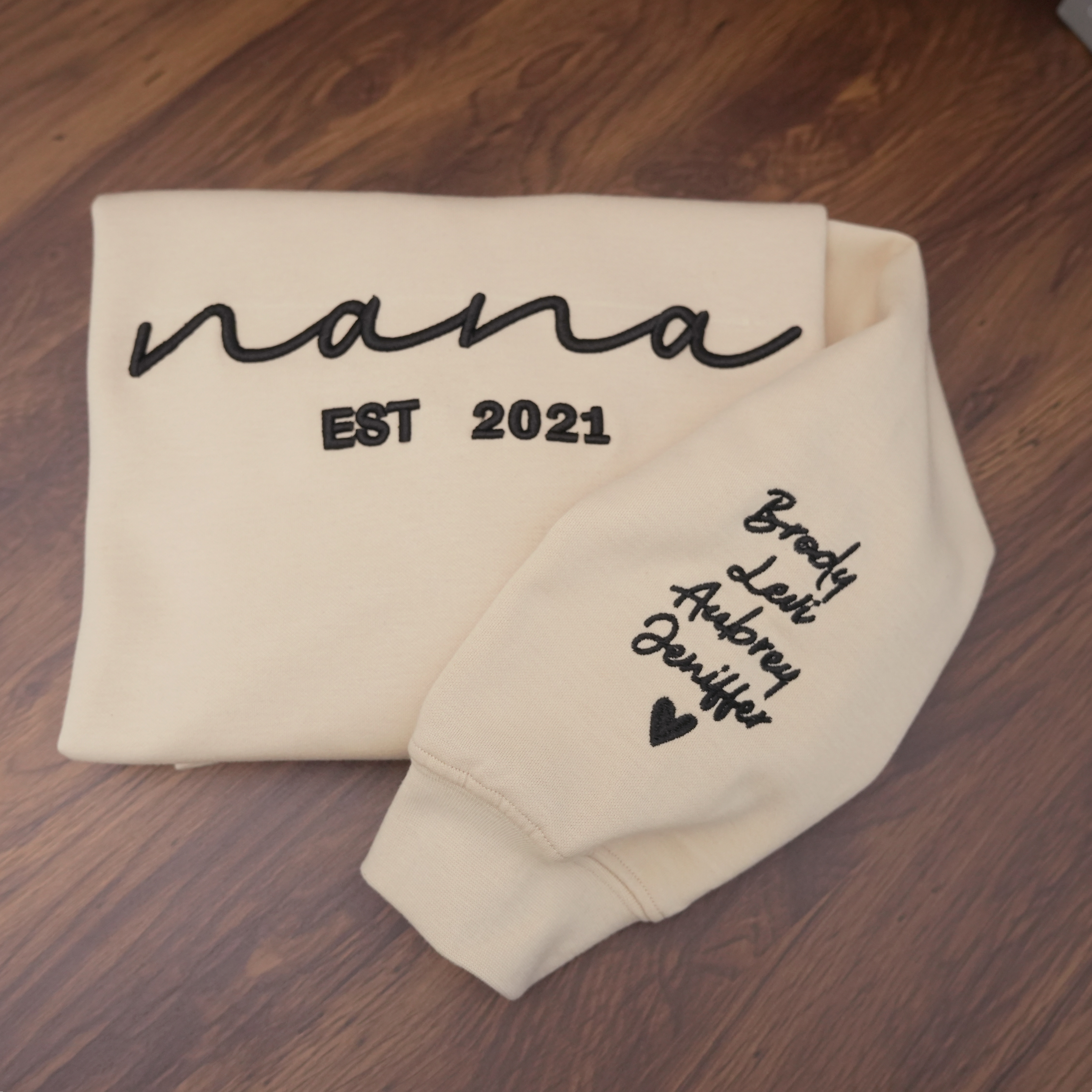 Custom 3D Embroidered Sweatshirt with Date and Kids Names on Sleeve, Gifts For Mama, Papa & Nana
