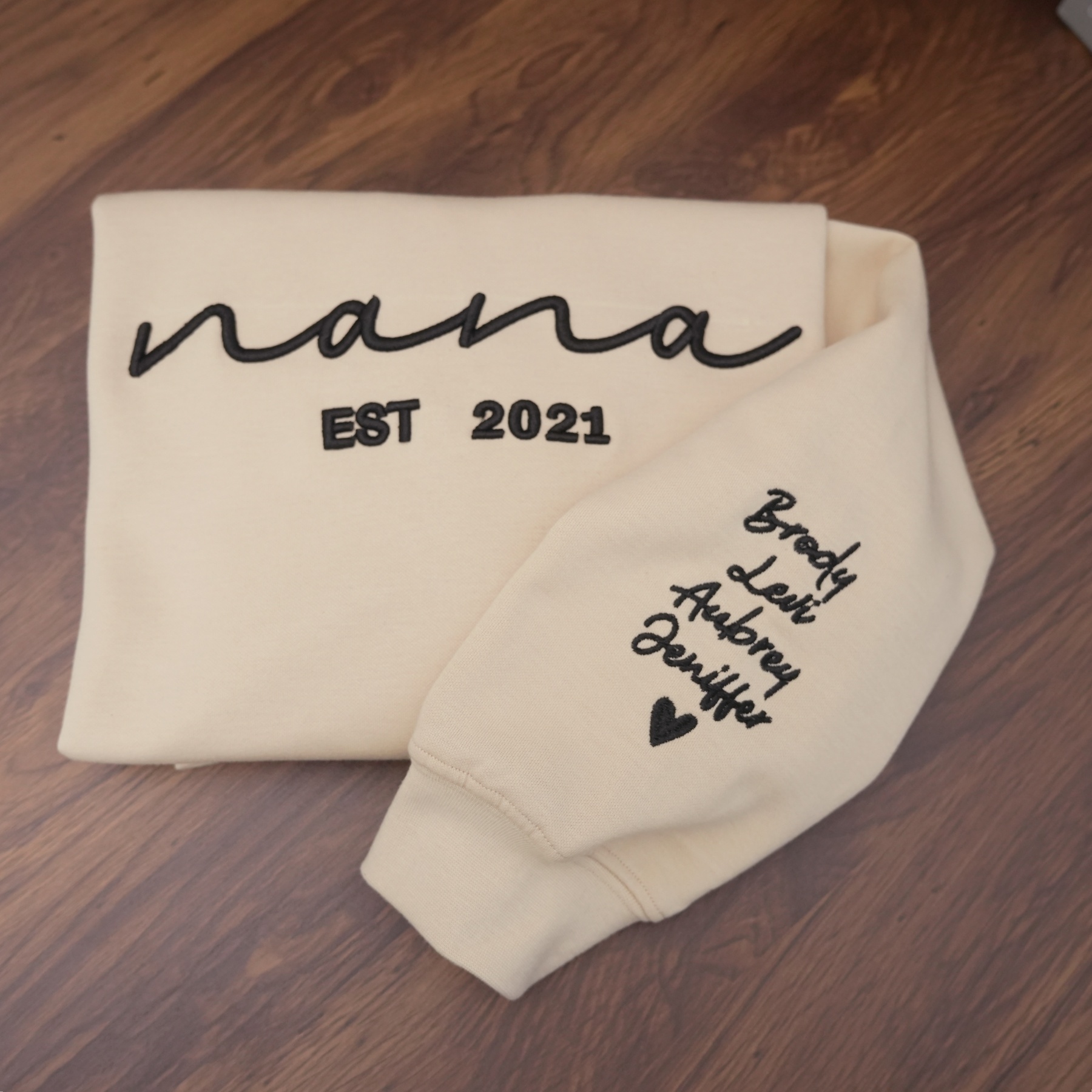 Custom 3D Embroidered Sweatshirt with Date and Kids Names on Sleeve, Gifts For Mama, Papa & Nana
